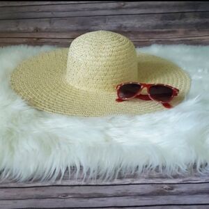 Woven sun hat with gold tone accent threads NWOT